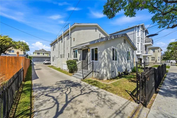 $2,100 | 1609 East 6th Street, Long Beach, CA 90802