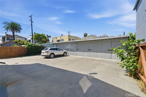 $2,100 | 1609 East 6th Street, Long Beach, CA 90802
