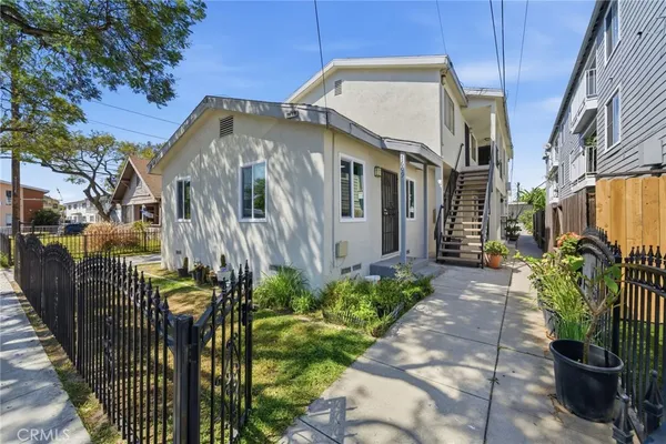 $2,100 | 1609 East 6th Street, Long Beach, CA 90802