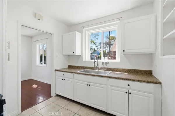 $2,100 | 1609 East 6th Street, Long Beach, CA 90802