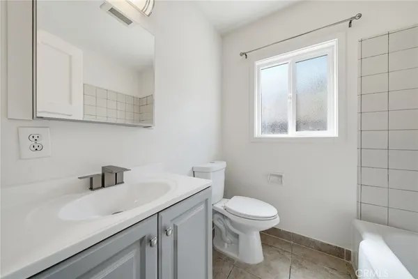 $2,100 | 1609 East 6th Street, Long Beach, CA 90802