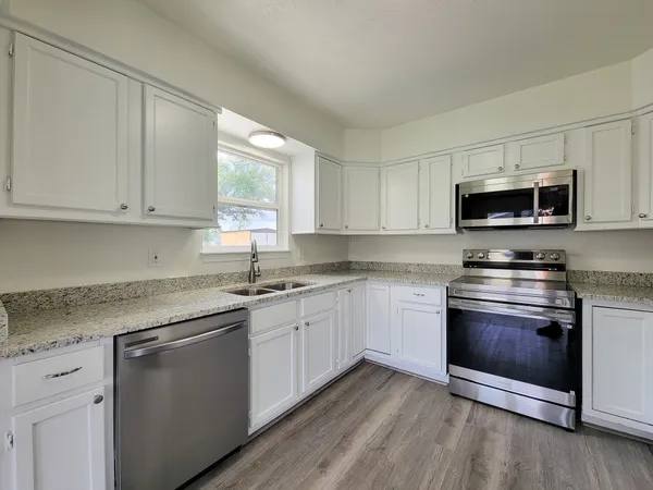 $1,800 | 3304 Lincoln Street, Liberty, TX 77575