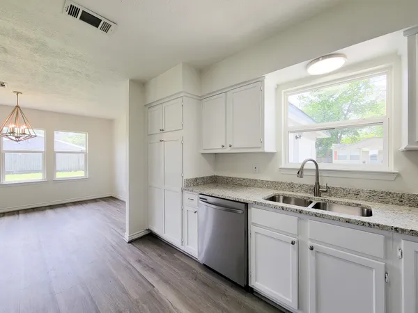 $1,850 | 3304 Lincoln Street, Liberty, TX 77575