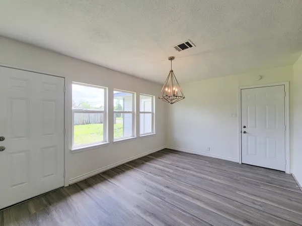 $1,800 | 3304 Lincoln Street, Liberty, TX 77575