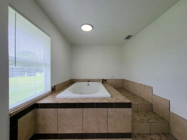 $1,850 | 3304 Lincoln Street, Liberty, TX 77575