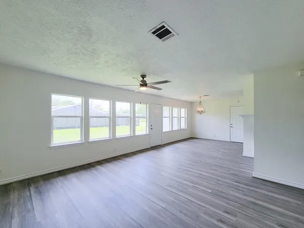 $1,850 | 3304 Lincoln Street, Liberty, TX 77575