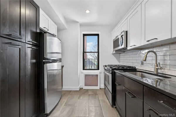 $2,500 | 170-06 Crocheron Avenue, Unit 3E | Murray Hill - Flushing