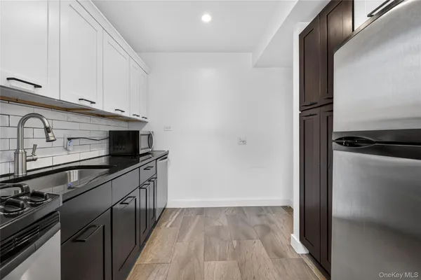 $2,500 | 170-06 Crocheron Avenue, Unit 3E | Murray Hill - Flushing