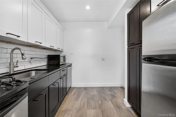 $2,500 | 170-06 Crocheron Avenue, Unit 3E | Murray Hill - Flushing