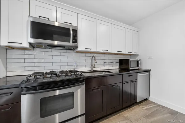 $2,500 | 170-06 Crocheron Avenue, Unit 3E | Murray Hill - Flushing