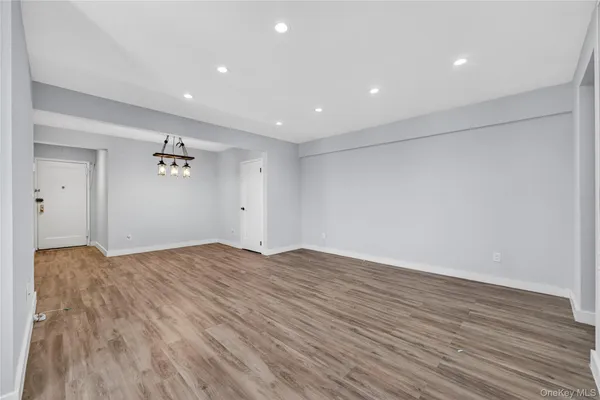 $2,500 | 170-06 Crocheron Avenue, Unit 3E | Murray Hill - Flushing