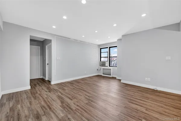 $2,500 | 170-06 Crocheron Avenue, Unit 3E | Murray Hill - Flushing