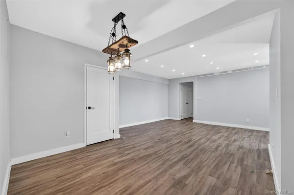$2,500 | 170-06 Crocheron Avenue, Unit 3E | Murray Hill - Flushing