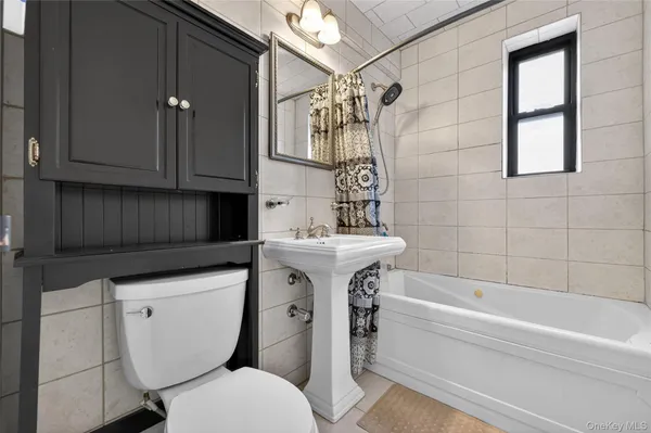 $2,500 | 170-06 Crocheron Avenue, Unit 3E | Murray Hill - Flushing