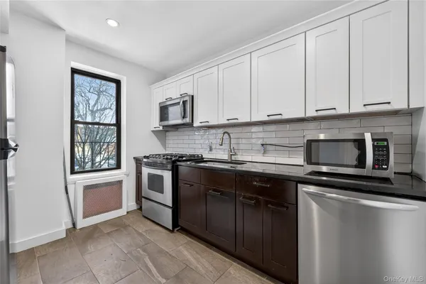 $2,500 | 170-06 Crocheron Avenue, Unit 3E | Murray Hill - Flushing