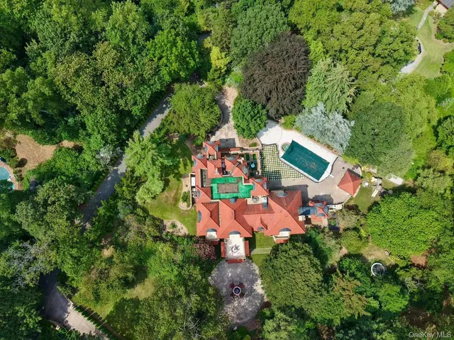 $4,500,000 | 12 Sloanes Court, Sands Point, NY 11050