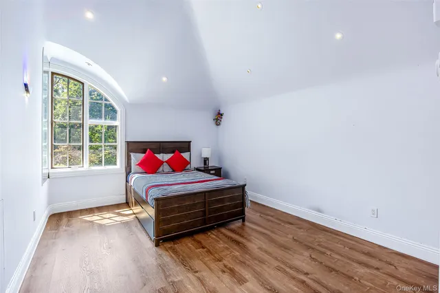 $4,500,000 | 12 Sloanes Court, Sands Point, NY 11050