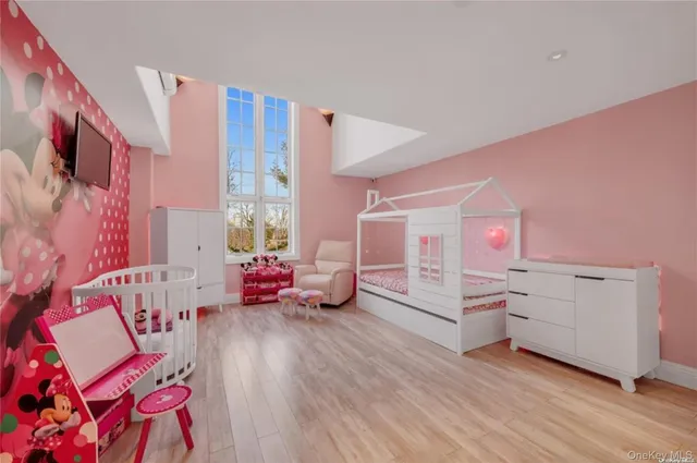 $4,500,000 | 12 Sloanes Court, Sands Point, NY 11050