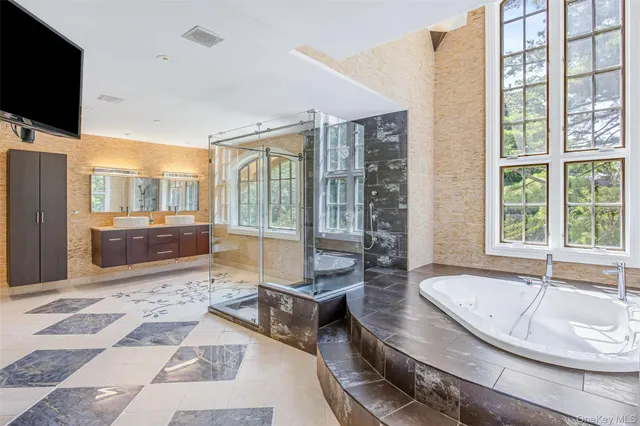 $4,500,000 | 12 Sloanes Court, Sands Point, NY 11050