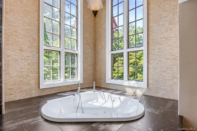 $4,500,000 | 12 Sloanes Court, Sands Point, NY 11050