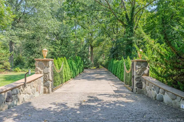 $4,500,000 | 12 Sloanes Court, Sands Point, NY 11050