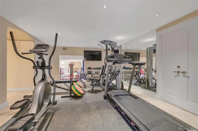 $4,500,000 | 12 Sloanes Court, Sands Point, NY 11050