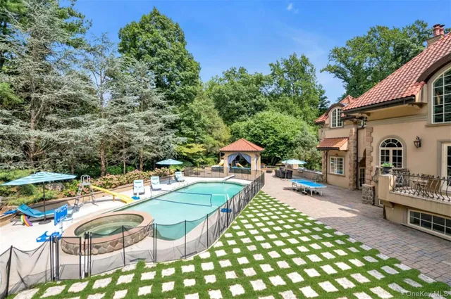 $4,500,000 | 12 Sloanes Court, Sands Point, NY 11050