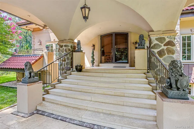 $4,500,000 | 12 Sloanes Court, Sands Point, NY 11050