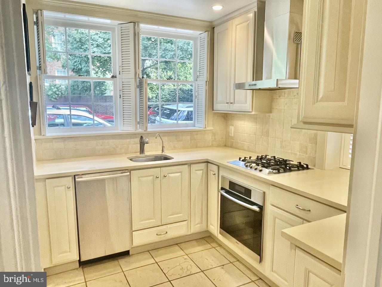 1306 34th Street Northwest Washington, DC 20007 - Photo 4 of 10