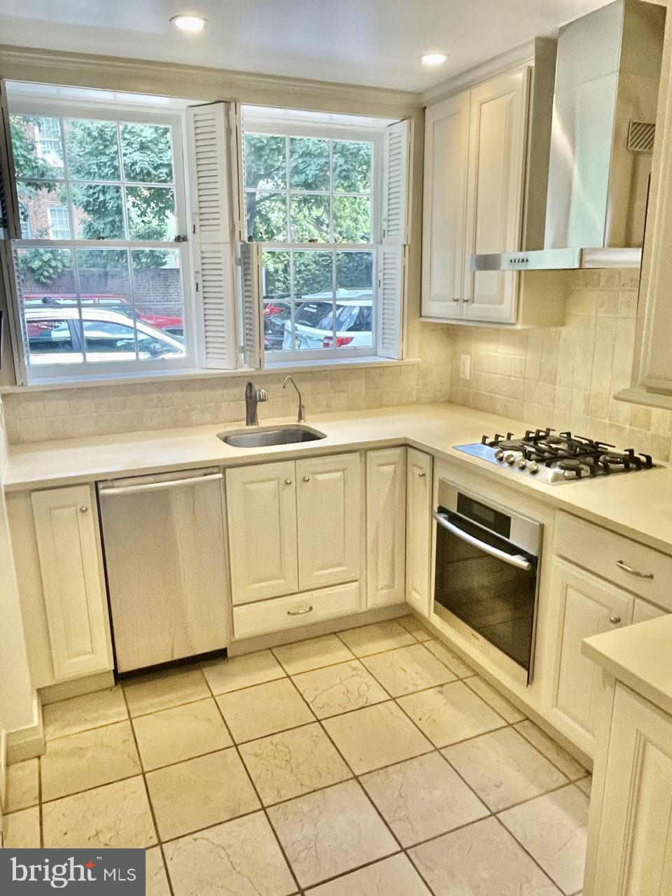 1306 34th Street Northwest Washington, DC 20007 - Photo 7 of 10