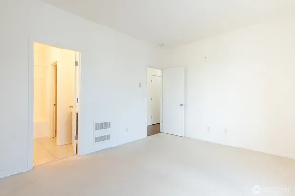 $558,000 | 1855 Trossachs Boulevard Southeast, Unit 205, Sammamish, WA 98075