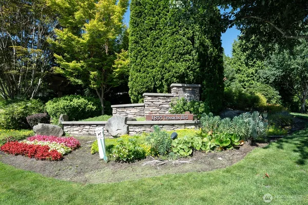 $558,000 | 1855 Trossachs Boulevard Southeast, Unit 205, Sammamish, WA 98075