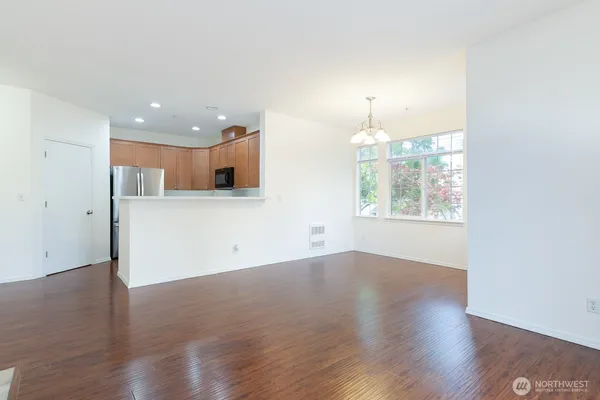 $558,000 | 1855 Trossachs Boulevard Southeast, Unit 205, Sammamish, WA 98075