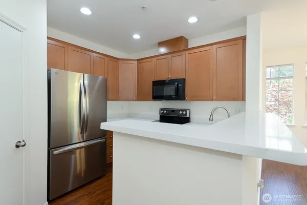 $558,000 | 1855 Trossachs Boulevard Southeast, Unit 205, Sammamish, WA 98075