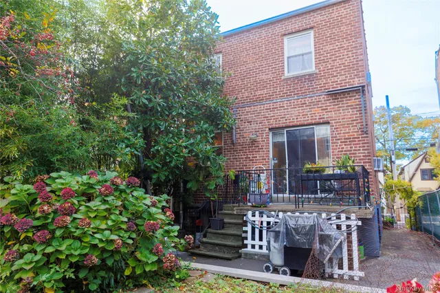 $750,000 | 2440 Morgan Avenue | Pelham Gardens