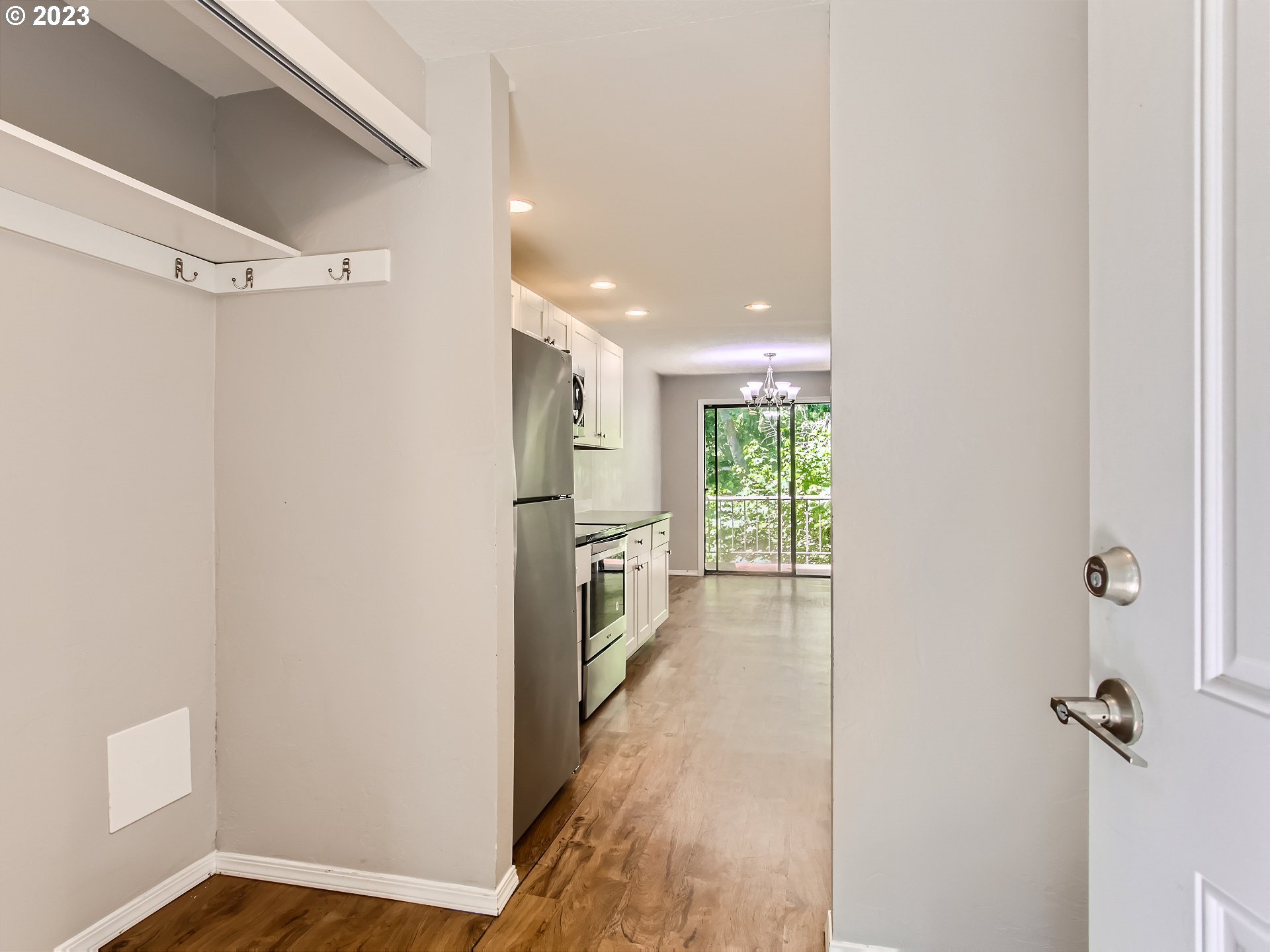 29530 Southwest Volley Street, Unit 30 Wilsonville, OR 97070 - Photo 25 of 29 a view of a hallway
