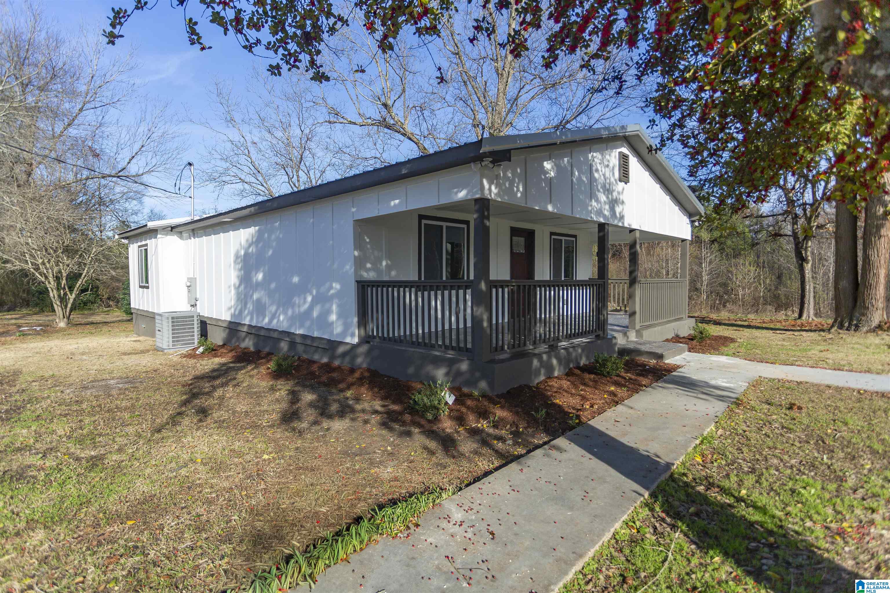 447 Cannie Phillips Road Sumiton, AL 35148 - Photo 3 of 40