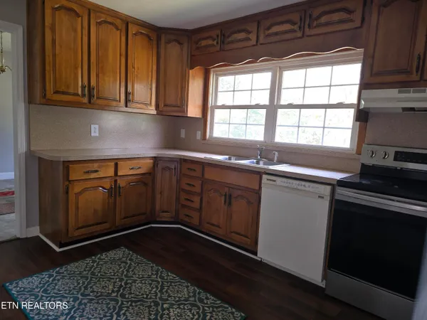 $1,800 | 415 Highland Drive, Clinton, TN 37716
