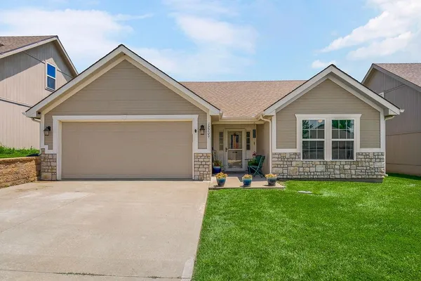$315,000 | 12209 North Pomona Lane, Kansas City, MO 64163