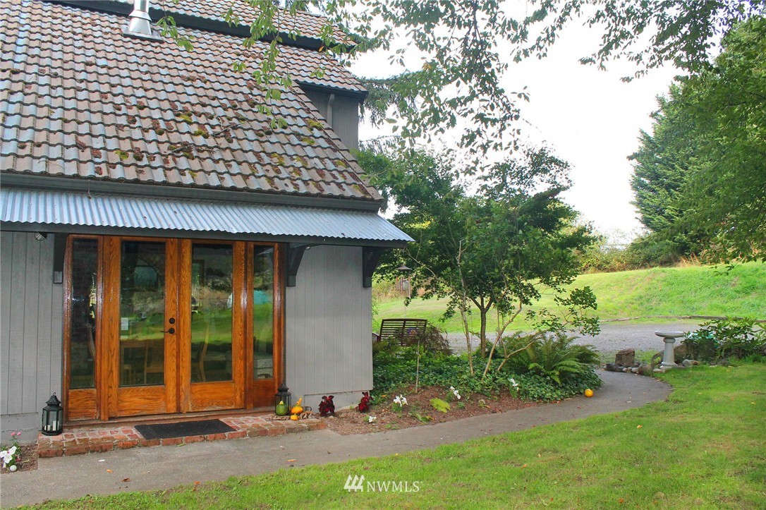 10649 Southwest Cedarhurst Road Vashon, WA 98070 - Photo 19 of 25 front view of a house with a yard