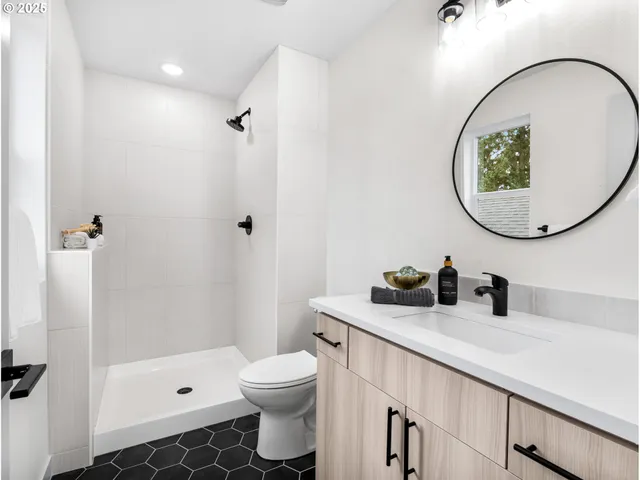 $349,900 | 7385 North Mobile Avenue, Portland, OR 97217