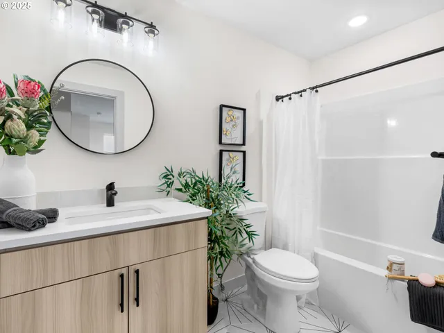 $349,900 | 7385 North Mobile Avenue, Portland, OR 97217