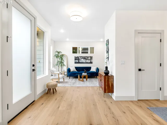 $349,900 | 7385 North Mobile Avenue, Portland, OR 97217