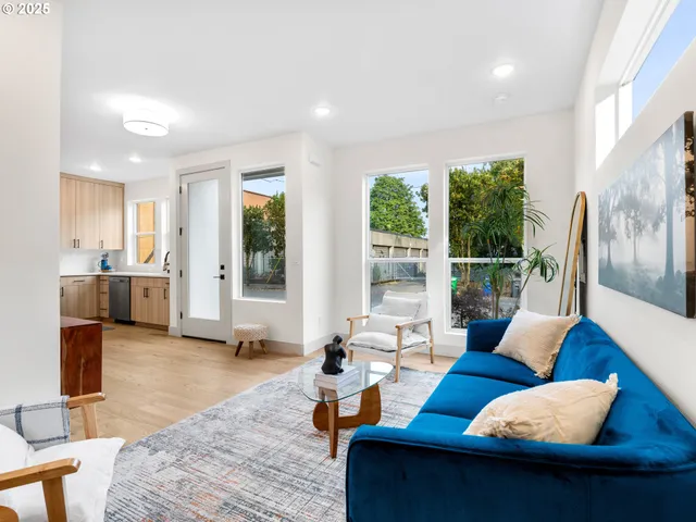 $349,900 | 7385 North Mobile Avenue, Portland, OR 97217