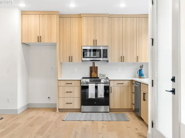 $349,900 | 7385 North Mobile Avenue, Portland, OR 97217