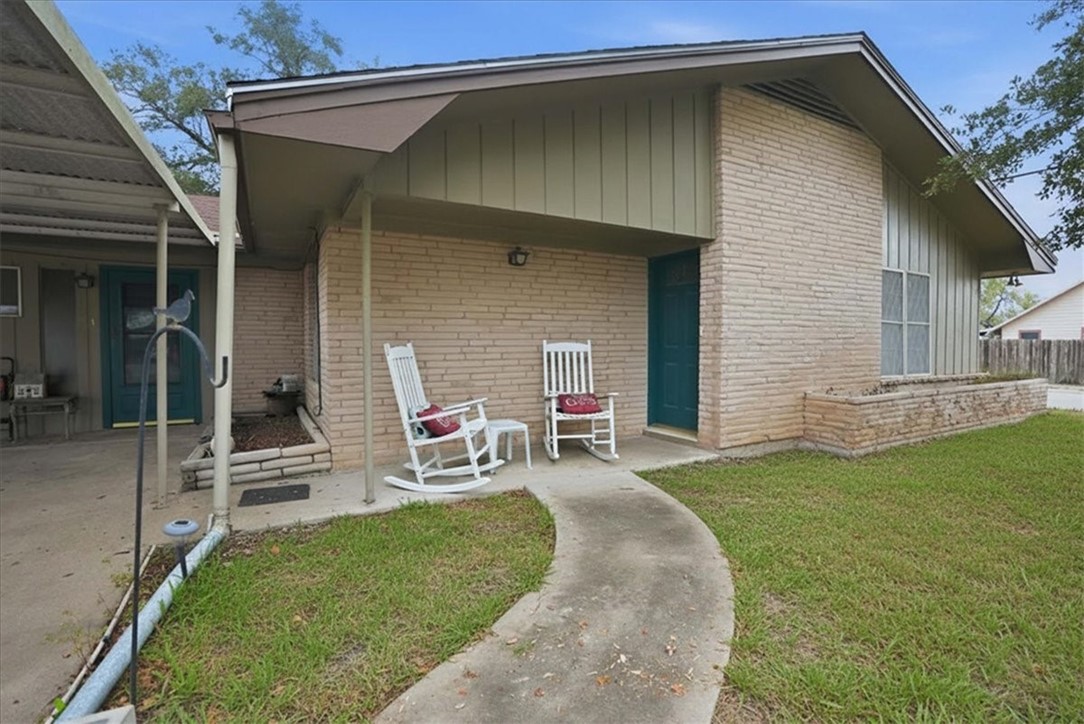 1000 Austin Street George West, TX 78022 - Photo 2 of 31