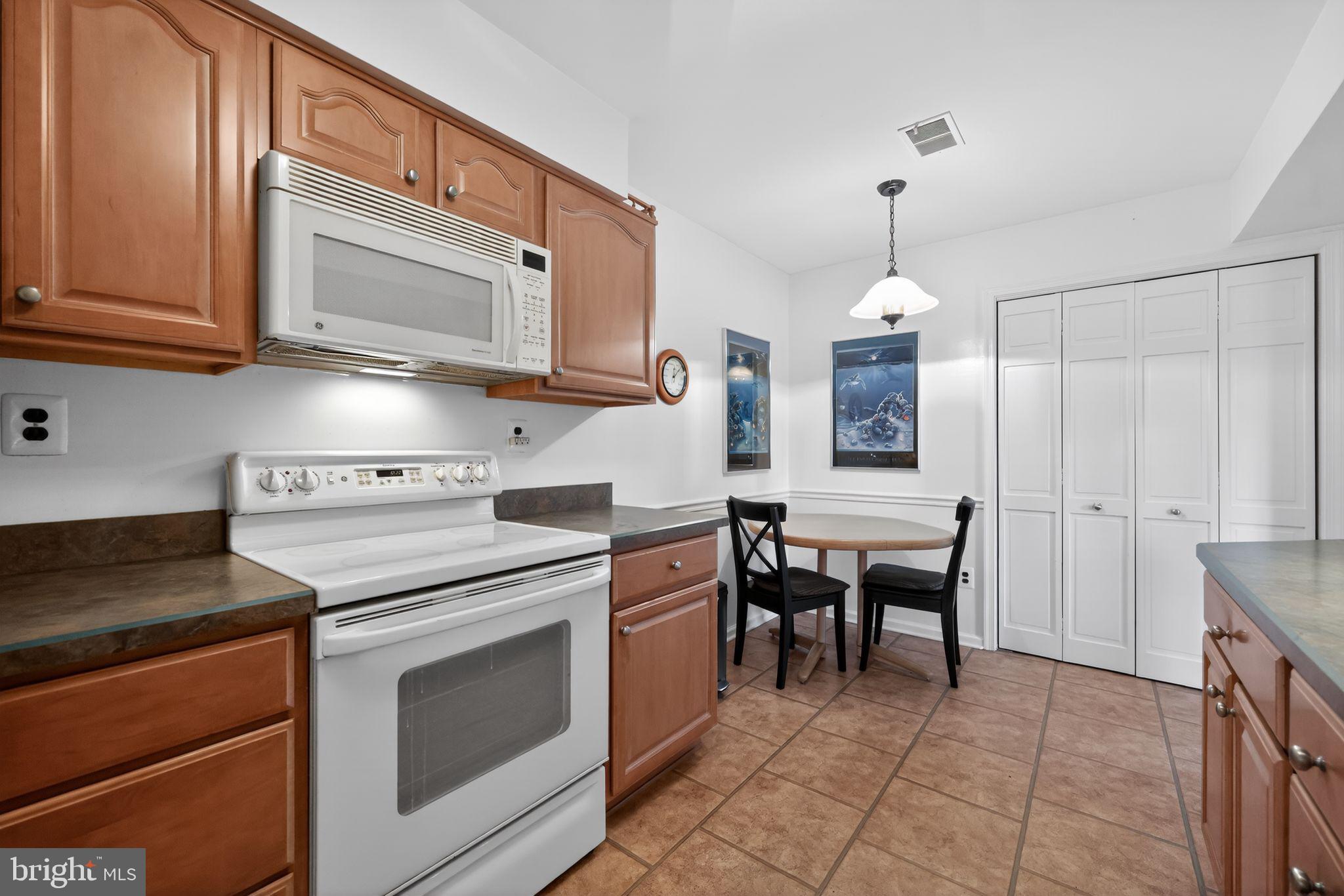 213 Haddonfield Cmns, Unit 213 Haddonfield, NJ 08033 - Photo 13 of 35 Cozy kitchen with modern finishes.