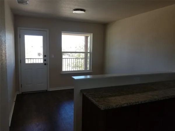 $1,450 | 92 Sandstone Drive, Unit B, Jarrell, TX 76537