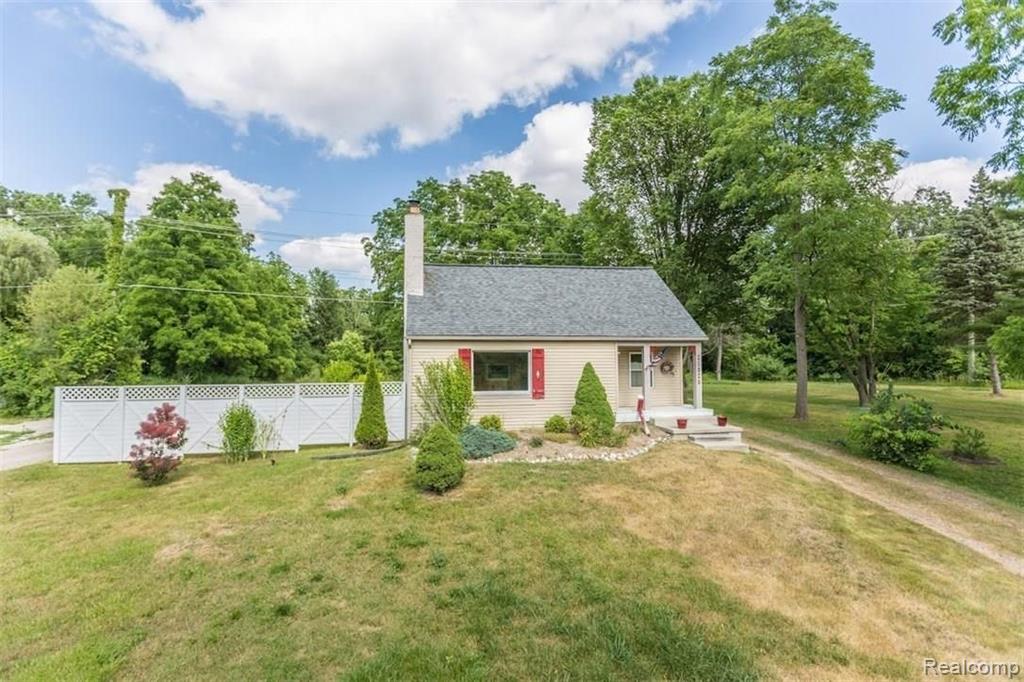 21820 Gill Road Farmington Hills, MI 48335 - Photo 23 of 36