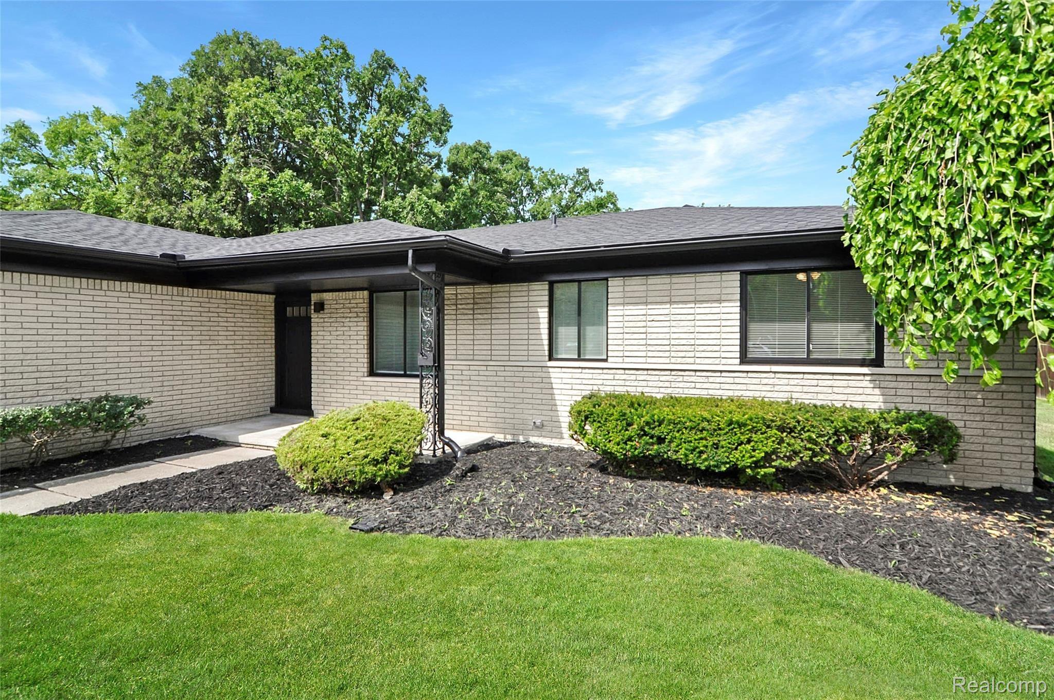 38235 Radde Street Clinton Township, MI 48036 - Photo 4 of 51 DSC_0162.jpg